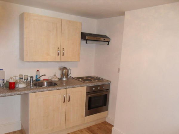 WELL LOCATED 1 BED FLAT IN DALSTON BILLS INC £1050PCM